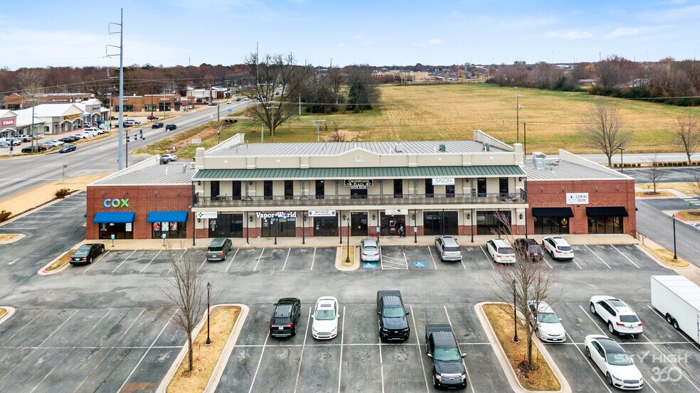 201 SW 14th St, Bentonville, AR à louer - Photo de l’immeuble – Image 3 sur 36