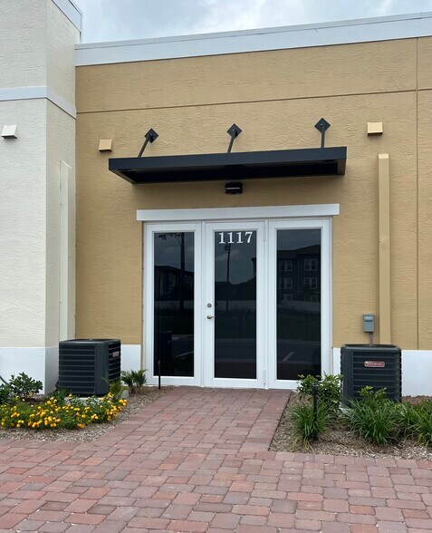 205 Coastal Ln, West Melbourne, FL à louer - Photo de l’immeuble – Image 3 sur 9