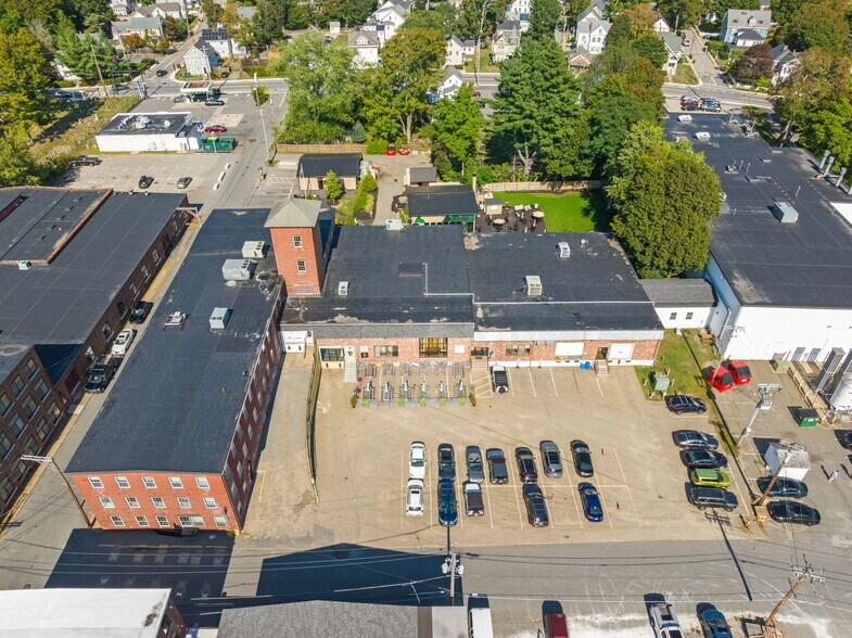 12 Oakland St, Amesbury, MA à vendre - Photo principale – Image 1 sur 1