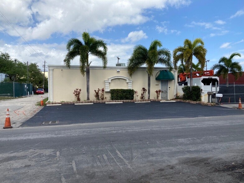 2031 NW 22nd St, Pompano Beach, FL à louer - Photo de l’immeuble – Image 2 sur 27
