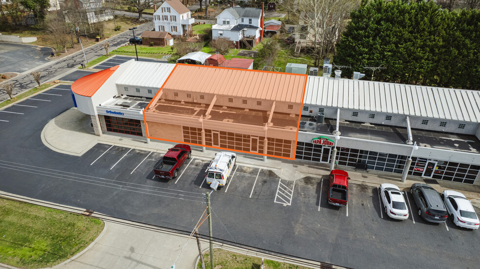 416-424 N Madison Blvd, Roxboro, NC à louer - Photo de l’immeuble – Image 2 sur 9