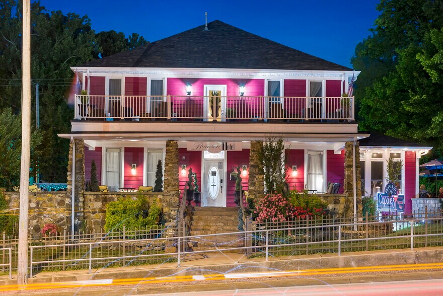 214 W Main St, Branson, MO à vendre - Photo de l’immeuble – Image 2 sur 95