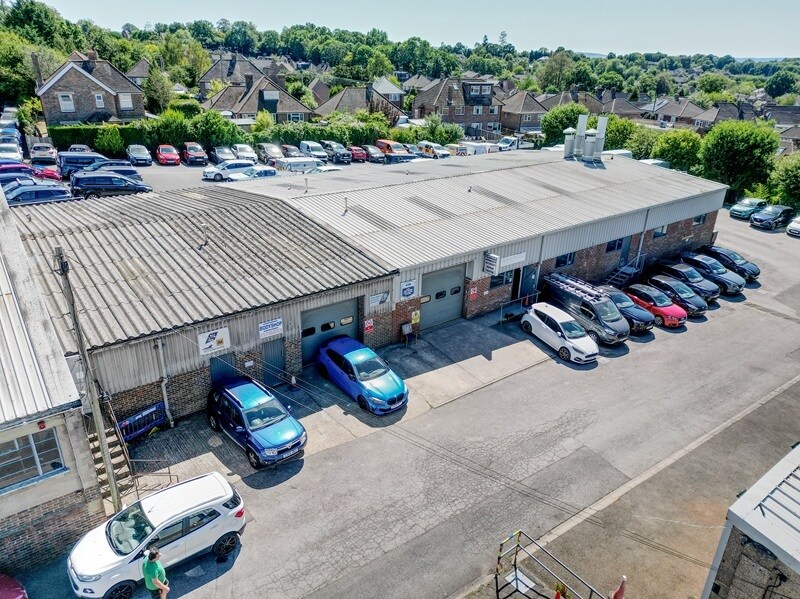 22 Wivelsfield Rd, Haywards Heath à louer Photo principale– Image 1 sur 3