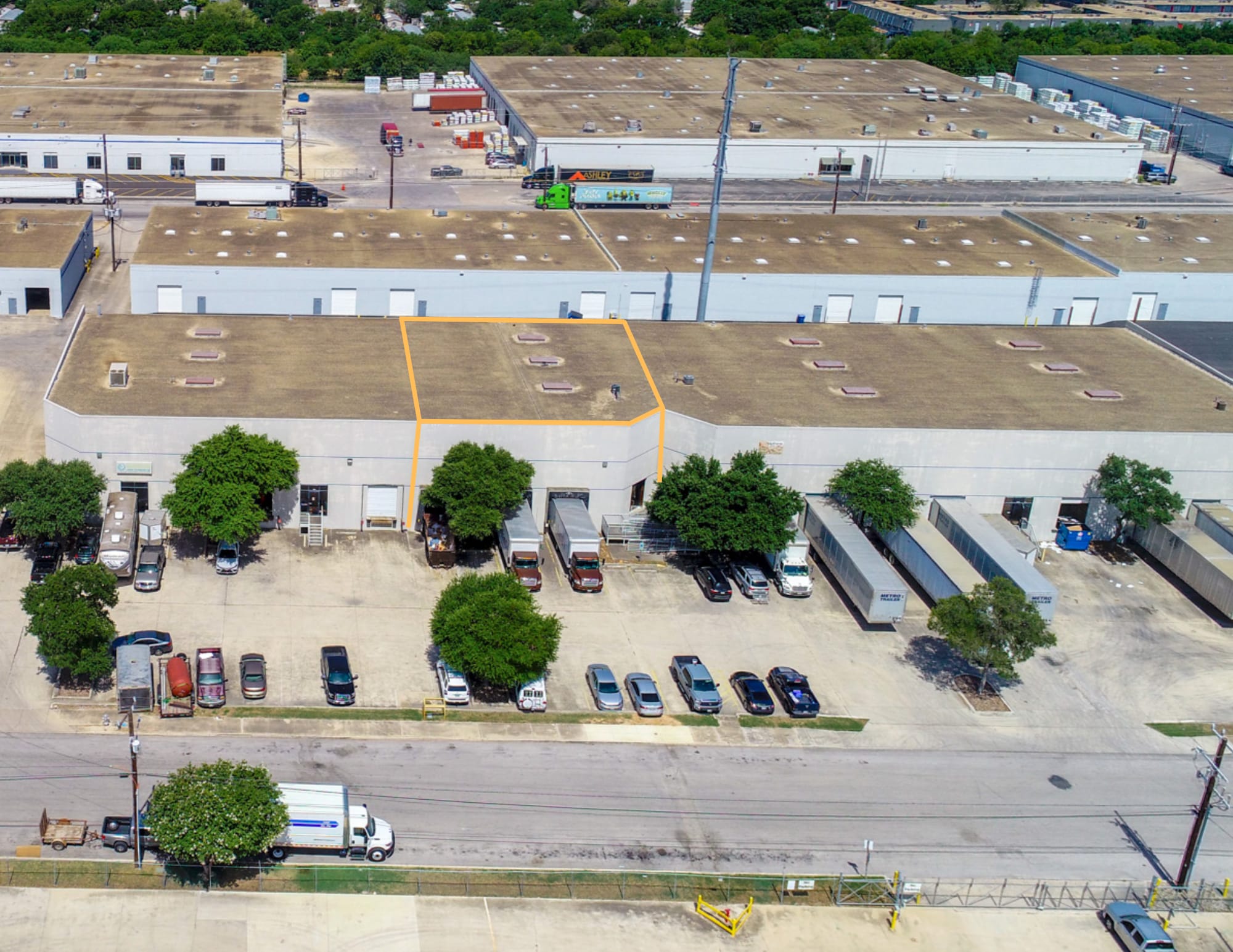 5813 Distribution, San Antonio, TX à louer Photo intérieure– Image 1 sur 6