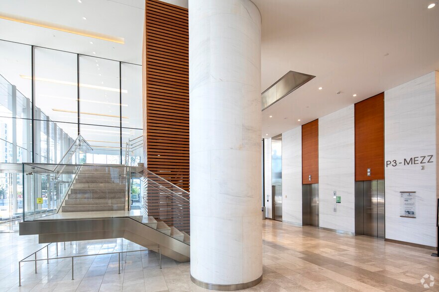 88 Queens Quay W, Toronto, ON à louer - Photo de l’immeuble – Image 2 sur 13