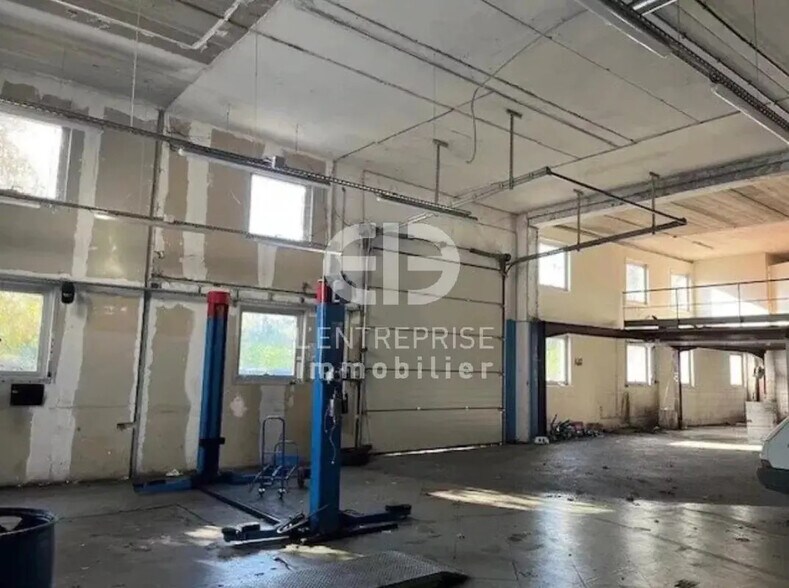 Industriel/Logistique dans Nice à louer - Photo de l’immeuble – Image 2 sur 11