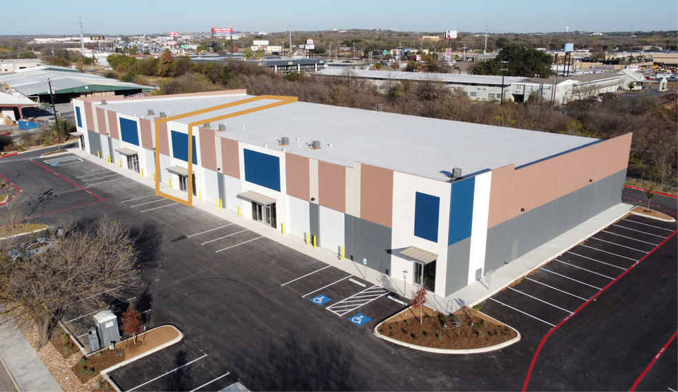 9702 Ball St, San Antonio, TX à louer - Photo de l’immeuble – Image 3 sur 16