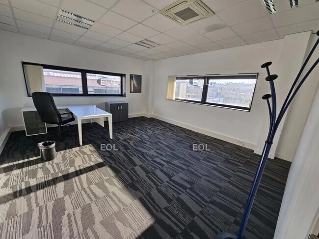 Plus de détails pour Local d'activités à louer