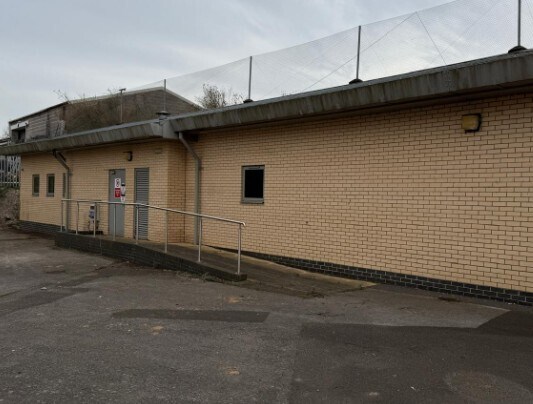 13 Great Western Rd, Martock à louer Photo de l’immeuble– Image 1 sur 2