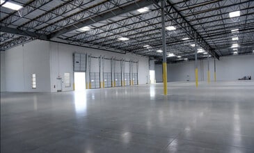 15850 Slover Ave, Fontana, CA à louer Photo intérieure– Image 2 sur 6