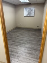 10525 170 St NW, Edmonton, AB à louer Photo intérieure– Image 1 sur 3