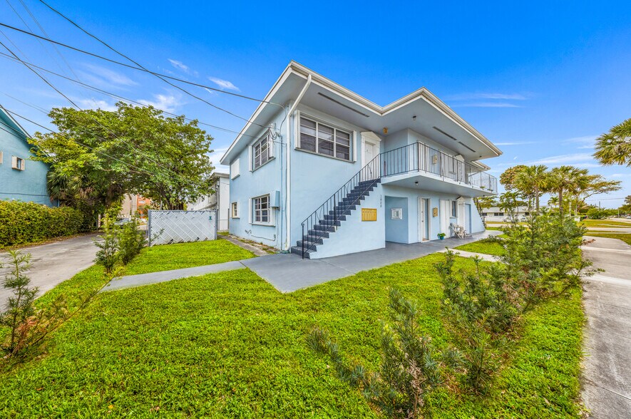 1800 NE 170th St, Miami, FL à vendre - Photo de l’immeuble – Image 2 sur 19
