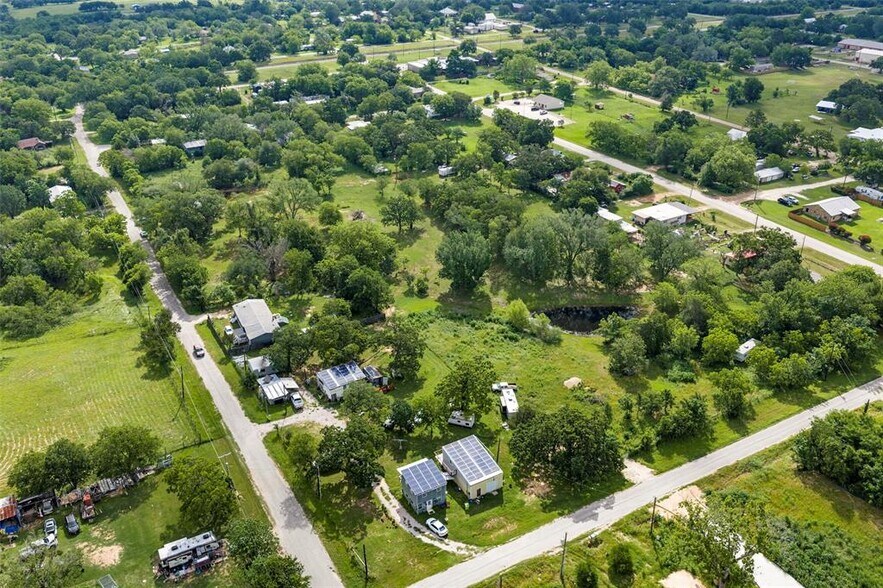 TBD Belton Street, McDade, TX à vendre - Photo de l’immeuble – Image 3 sur 25