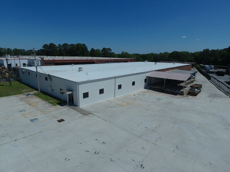 1130 Oakleigh Dr, East Point, GA à louer - Photo principale – Image 1 sur 11