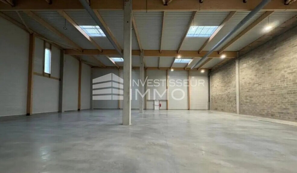 Local d’activités dans Moissy-Cramayel à louer - Photo de l’immeuble – Image 1 sur 4