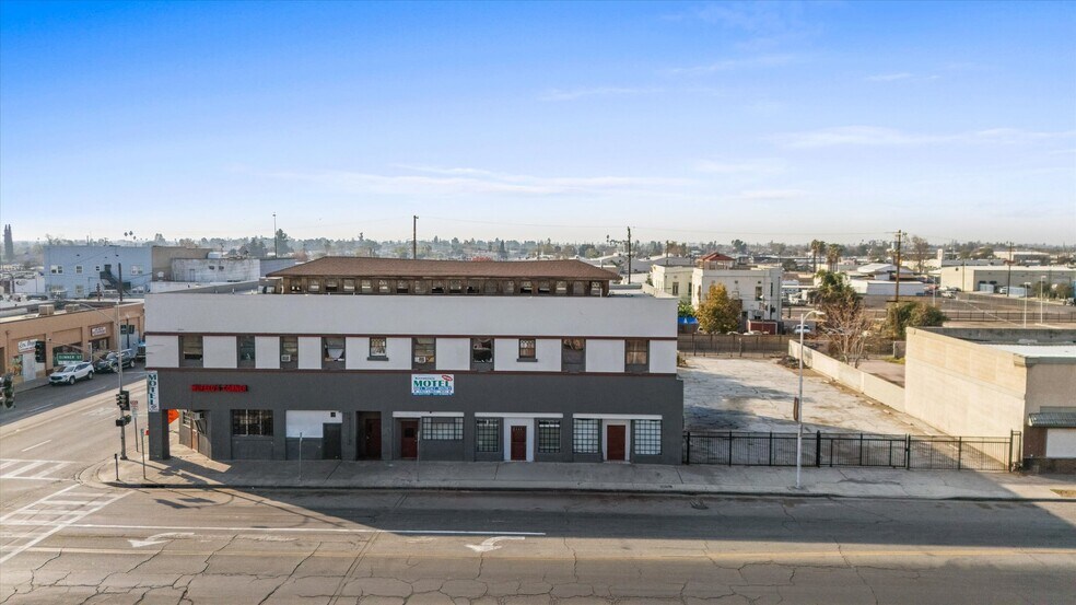 623 Sumner St, Bakersfield, CA à vendre - Photo de l’immeuble – Image 2 sur 16