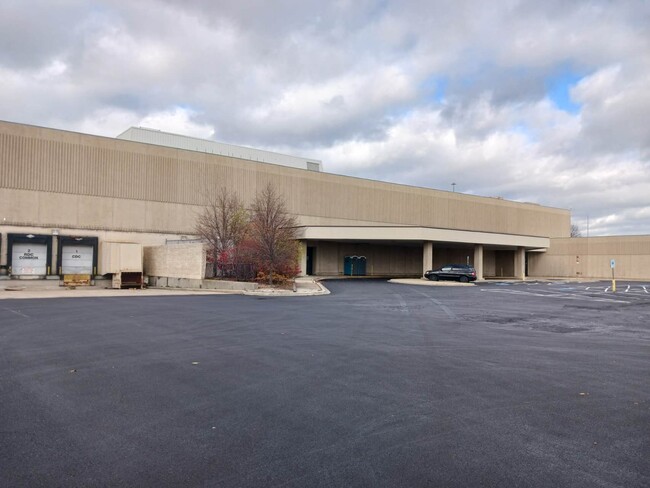 Plus de détails pour 2 Orland Square Dr, Orland Park, IL - Local commercial à vendre