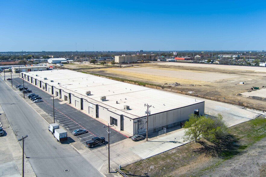 4727-4751 Center Park Blvd, San Antonio, TX à louer - Photo de l’immeuble – Image 2 sur 16