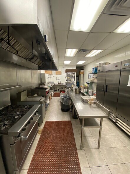 3756 W Avenue 40, Los Angeles, CA à louer - Photo intérieure – Image 3 sur 12