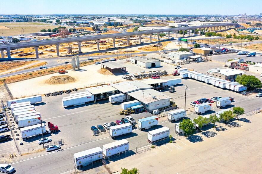 3055 S Golden State Frontage Rd, Fresno, CA à louer - Photo de l’immeuble – Image 2 sur 2