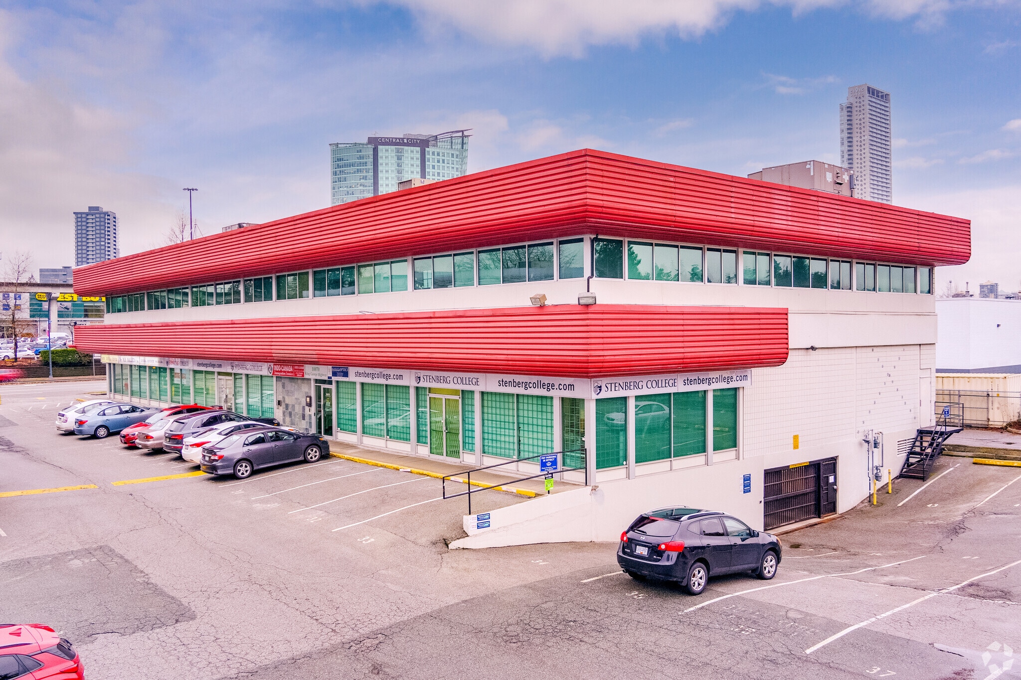 10070-10078 King George Blvd, Surrey, BC à louer Photo de l’immeuble– Image 1 sur 4