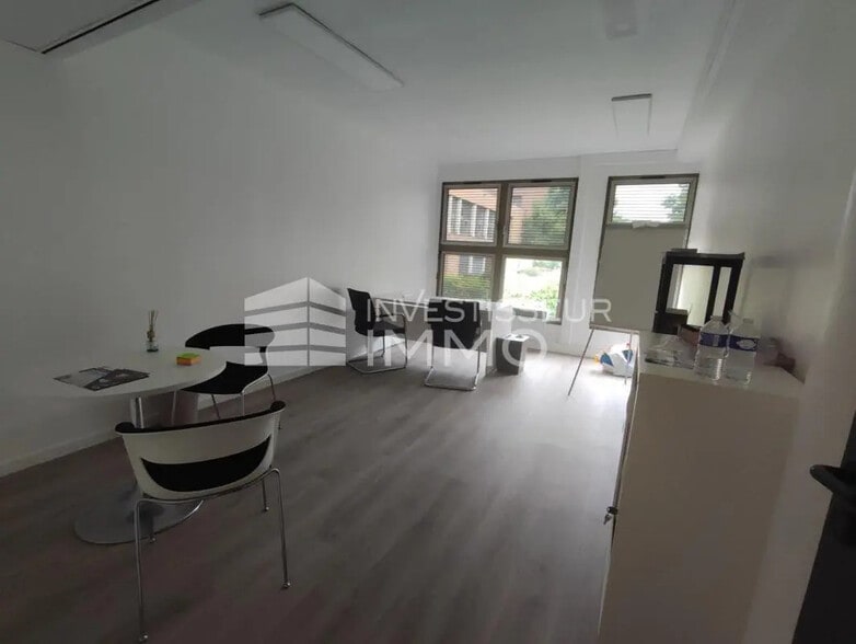 Bureau dans Torcy à louer - Photo de l’immeuble – Image 1 sur 8