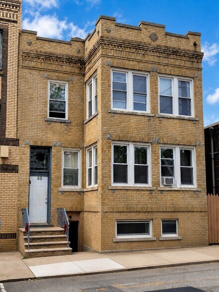 66th Street Multi Family Package portefeuille de 2 biens à vendre sur LoopNet.fr - Photo de l’immeuble – Image 2 sur 2