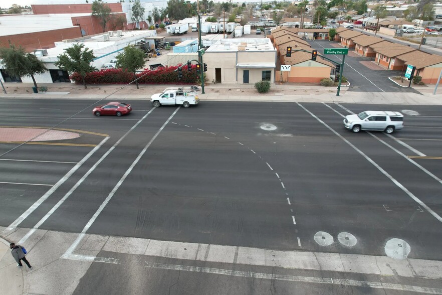 112 S Country Club Dr, Mesa, AZ à louer - Photo de l’immeuble – Image 2 sur 13