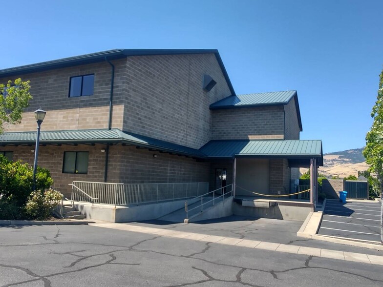 554 Clover Ln, Ashland, OR à louer - Photo de l’immeuble – Image 1 sur 10