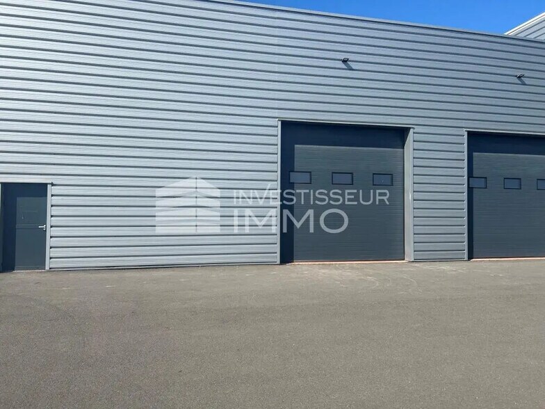 Local d’activités dans Égly à louer - Photo de l’immeuble – Image 1 sur 3