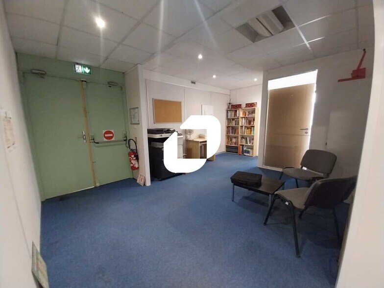 Bureau dans Montigny-le-Bretonneux à louer - Photo intérieure – Image 3 sur 8