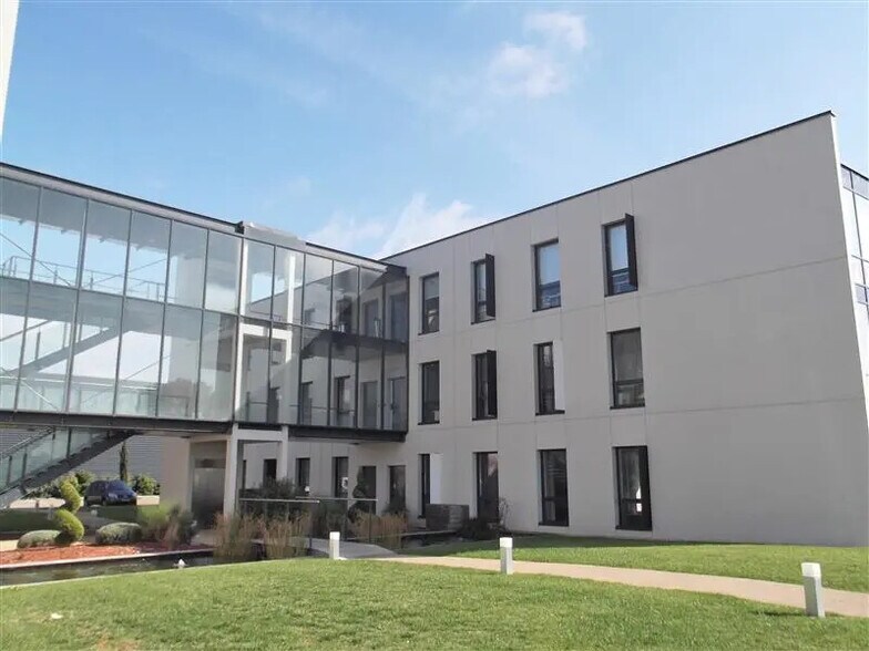 Bureau dans Saint-Priest à louer - Photo de l’immeuble – Image 2 sur 5