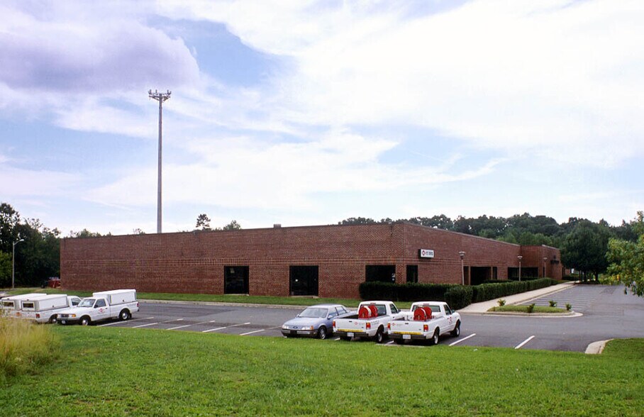 6700 Springfield Center Dr, Springfield, VA à louer - Photo de l’immeuble – Image 2 sur 3