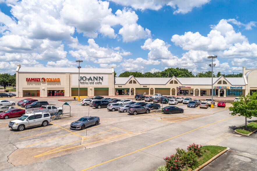 12900 Willowchase Dr, Houston, TX à louer - Photo de l’immeuble – Image 2 sur 3