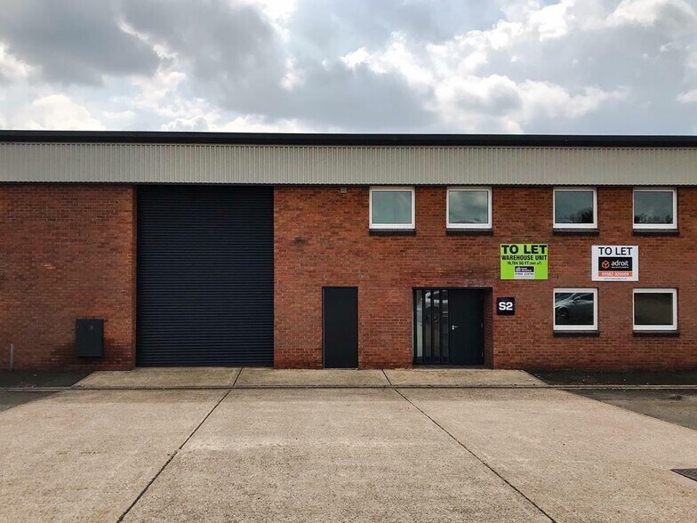 Stanbridge Rd, Leighton Buzzard à louer - Photo de l’immeuble – Image 2 sur 4