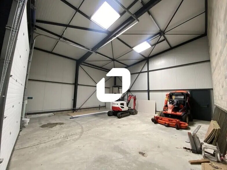 Local d’activités dans Léognan à louer - Photo de l’immeuble – Image 3 sur 9