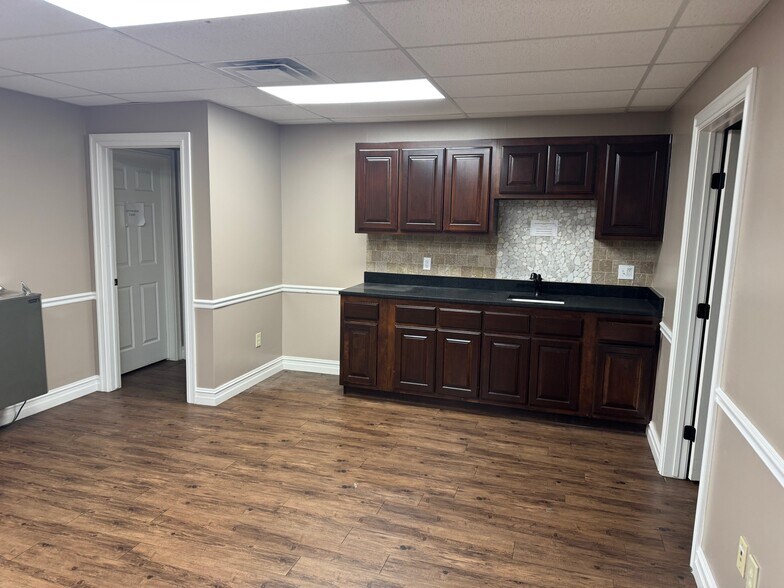 6935 E 12th St, Tulsa, OK à louer - Photo de l’immeuble – Image 3 sur 10
