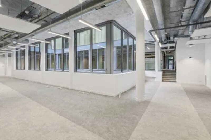 12 Rue Versigny, Paris à vendre - Photo de l’immeuble – Image 3 sur 14