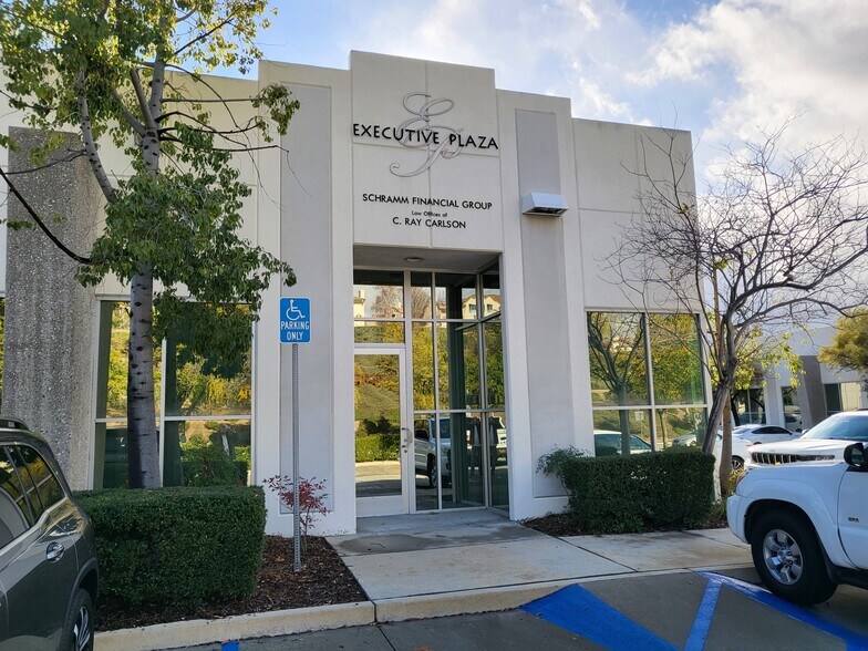 27951 Smyth Dr, Valencia, CA à vendre - Photo principale – Image 1 sur 13