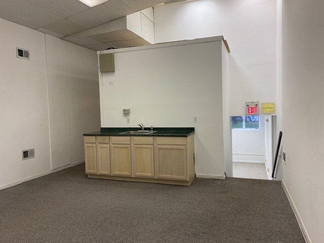 75 W Pleasant Ave, Maywood, NJ à louer - Photo de l’immeuble – Image 2 sur 8