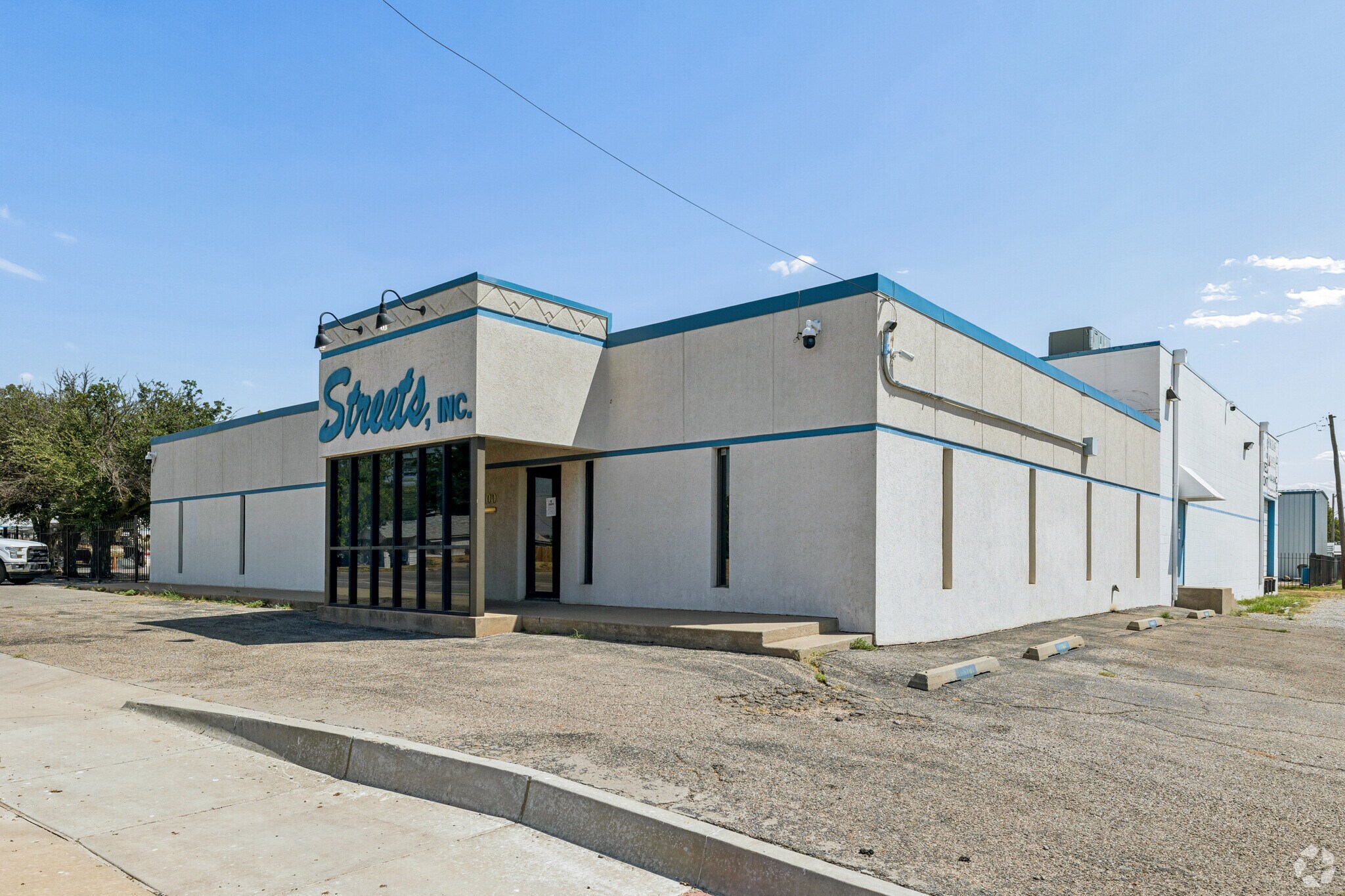 Service Campus | 25,286 SF | 5 Bldg portefeuille de 5 biens à vendre sur LoopNet.fr Photo de l’immeuble– Image 1 sur 34