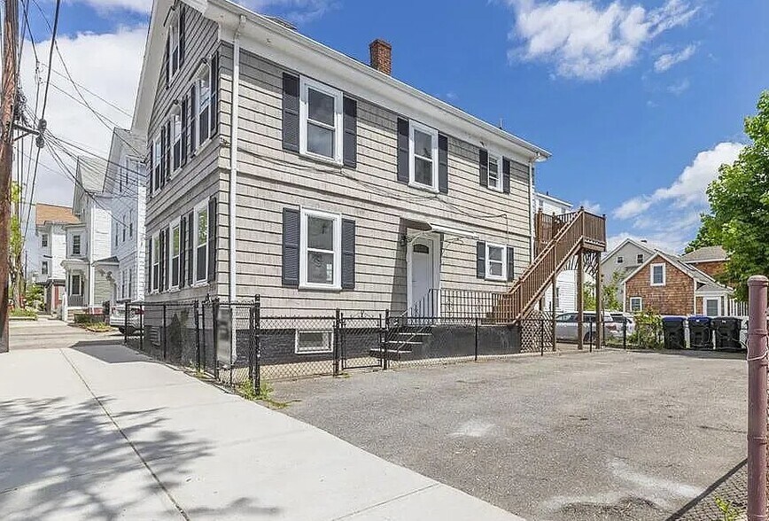 205 Ives St, Providence, RI à vendre - Photo principale – Image 1 sur 2