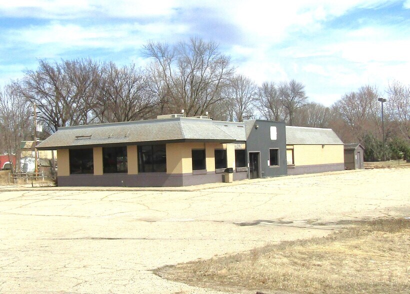 586 SW 1st St, Montevideo, MN à vendre - Photo de l’immeuble – Image 3 sur 7