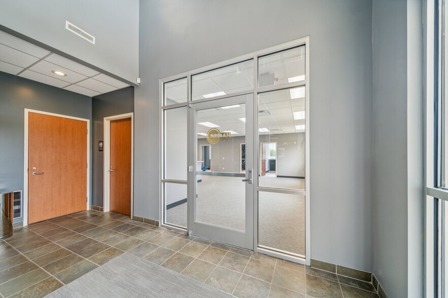 9940 E 81st St, Tulsa, OK à louer - Photo de l’immeuble – Image 3 sur 16