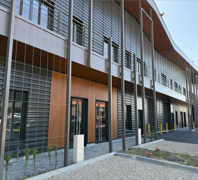 Local d’activités dans Coupvray à louer - Photo de l’immeuble – Image 1 sur 6