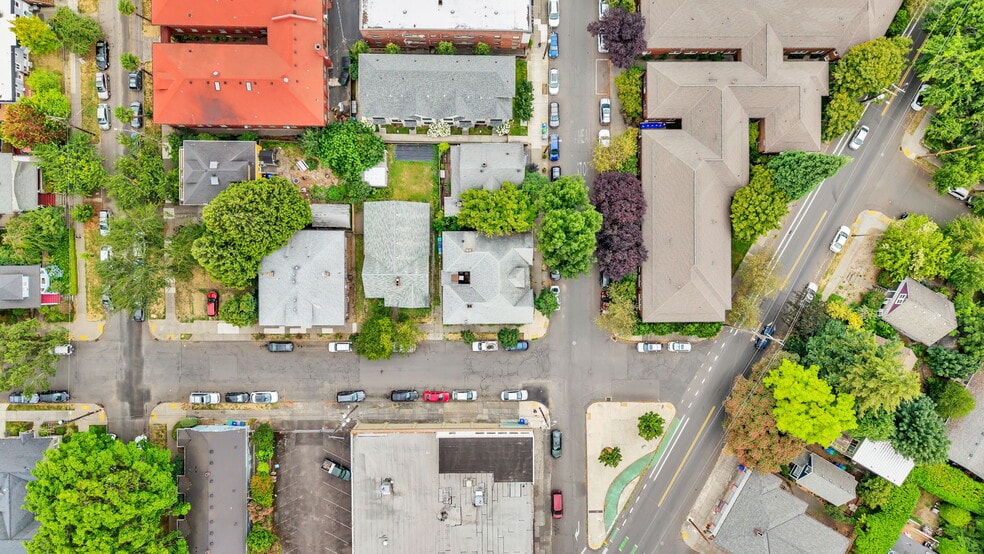 607 NE Randall Ave, Portland, OR à vendre - Photo principale – Image 1 sur 14