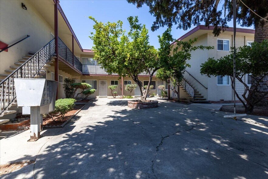 2041 Beatrice Ct, San Jose, CA à vendre - Photo de l’immeuble – Image 1 sur 27