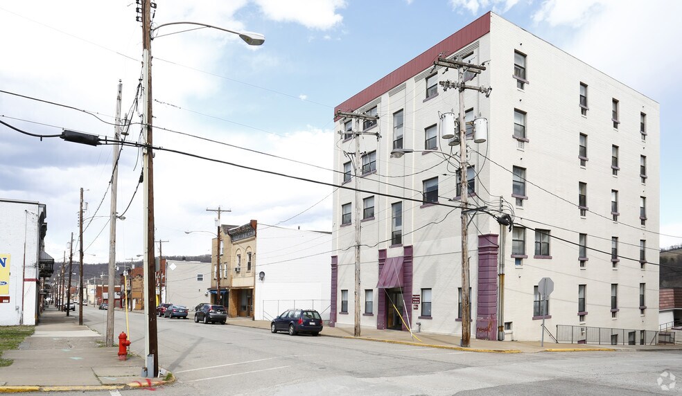700 Mckean Ave, Donora, PA à vendre - Photo de l’immeuble – Image 2 sur 17