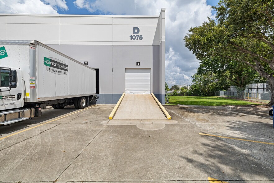 1075 Gills Dr, Orlando, FL à louer - Photo de l’immeuble – Image 3 sur 5