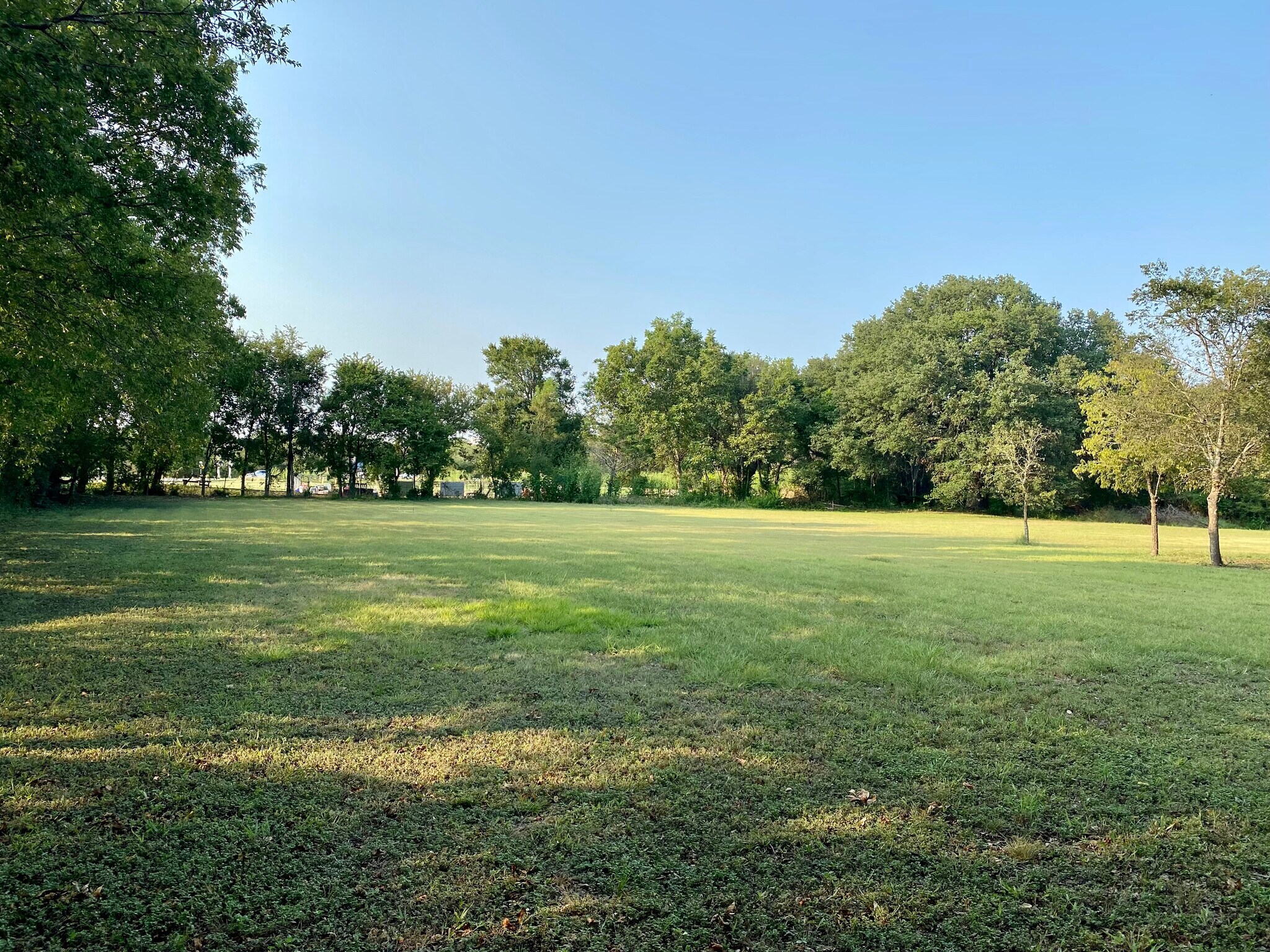700 TX-332 Loop, Liberty Hill, TX à vendre Photo de l’immeuble– Image 1 sur 12